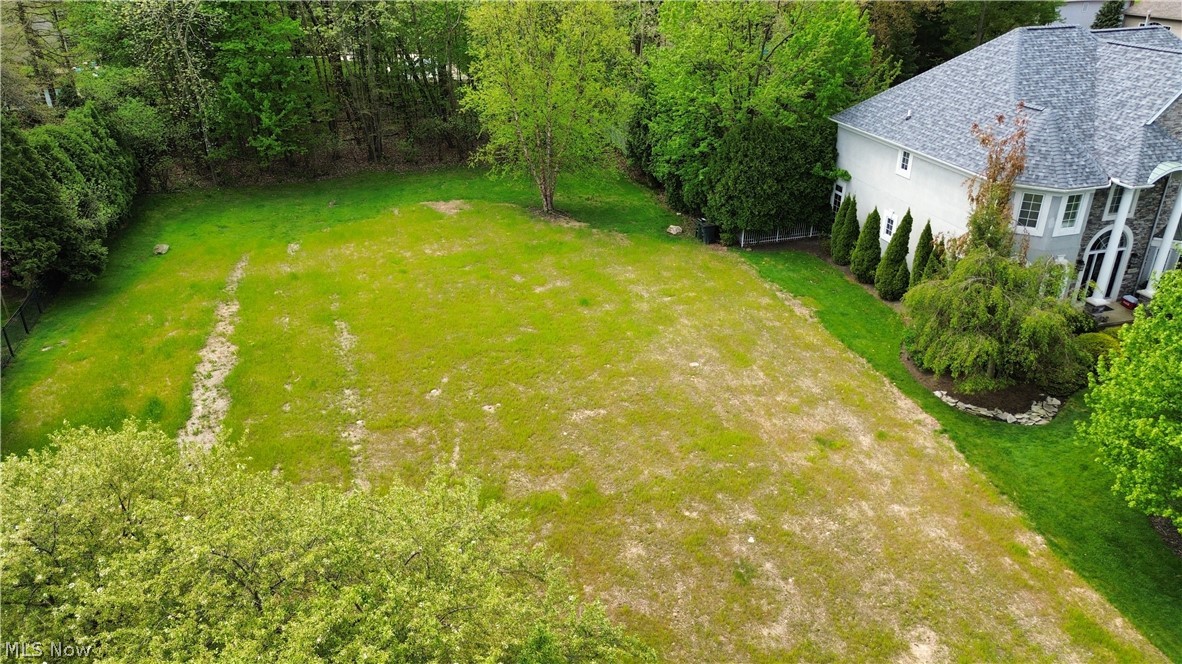 Cobblestone Chase - Land