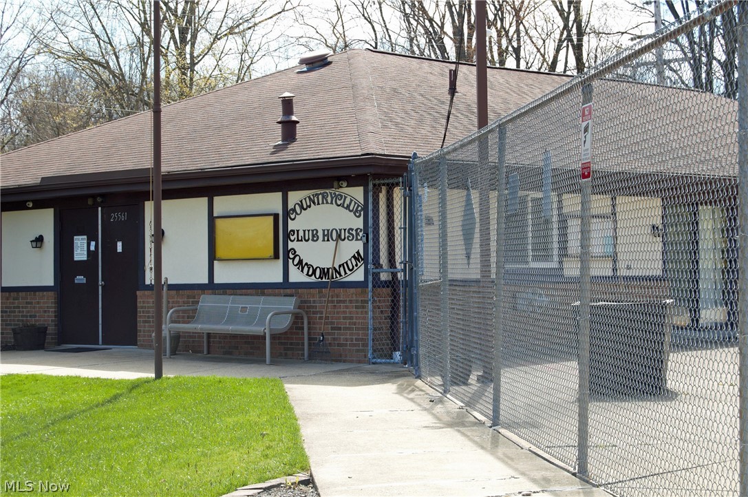 Country Club Condo - Residential