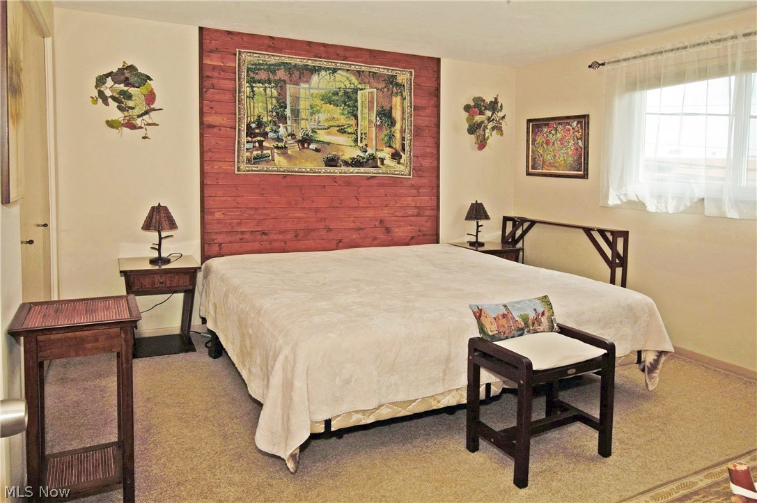 Country Club Condo - Residential