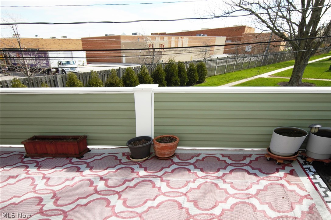 Country Club Condo - Residential