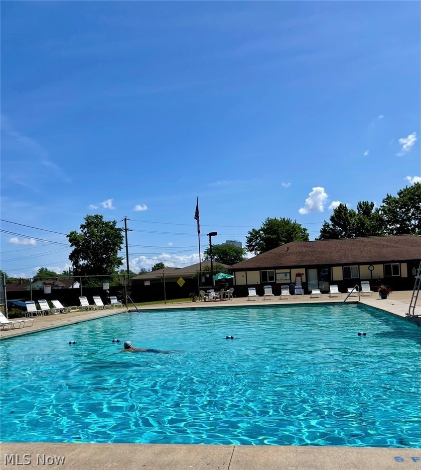 Country Club Condo - Residential