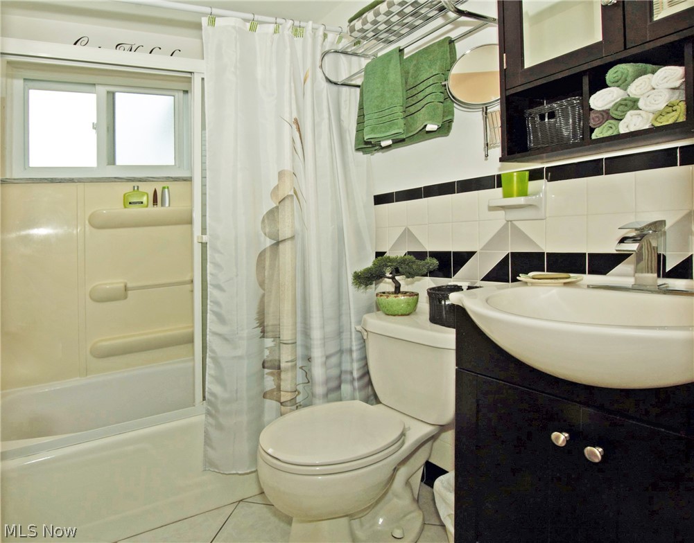 Country Club Condo - Residential