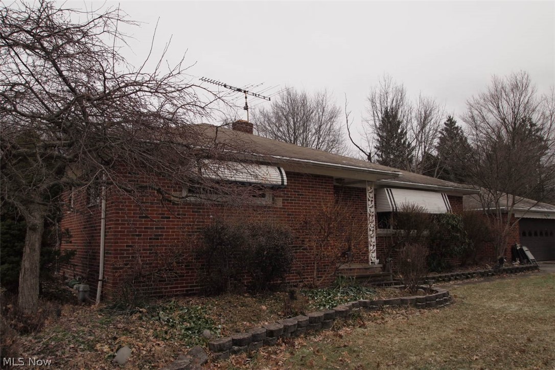 In need of work and updating, Roof, etc. 20+ years old.