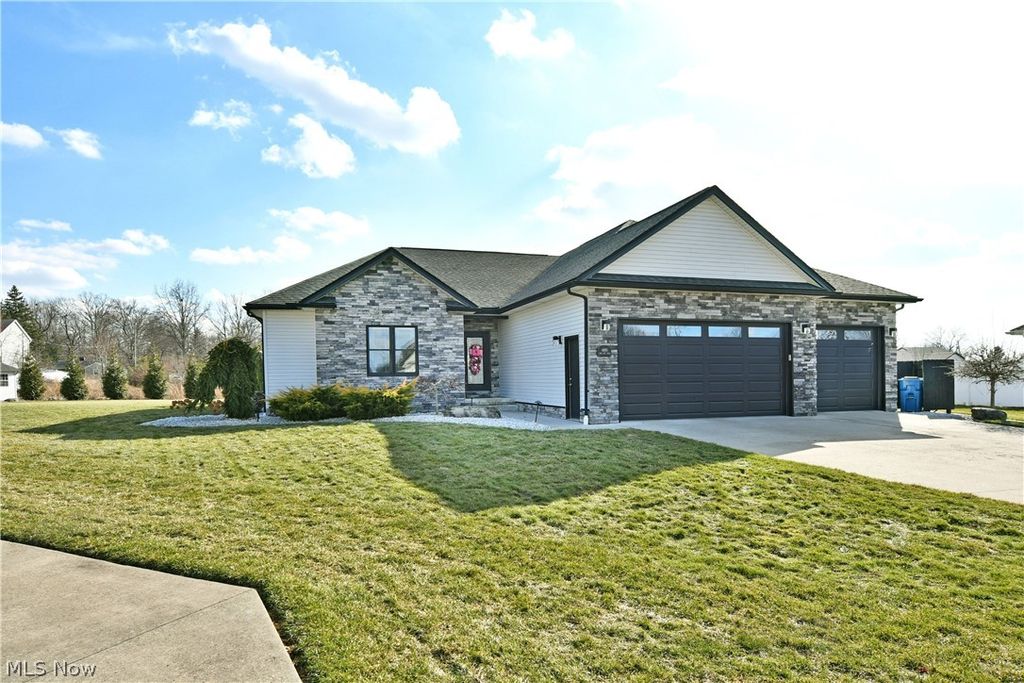 Photo of 4885 Treeline Trail, New Middletown, OH 44442 (MLS # 5188528)