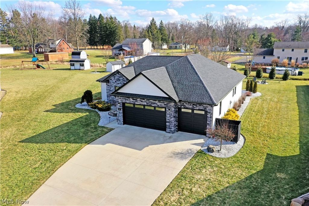 Photo of 4885 Treeline Trail, New Middletown, OH 44442 (MLS # 5188528)