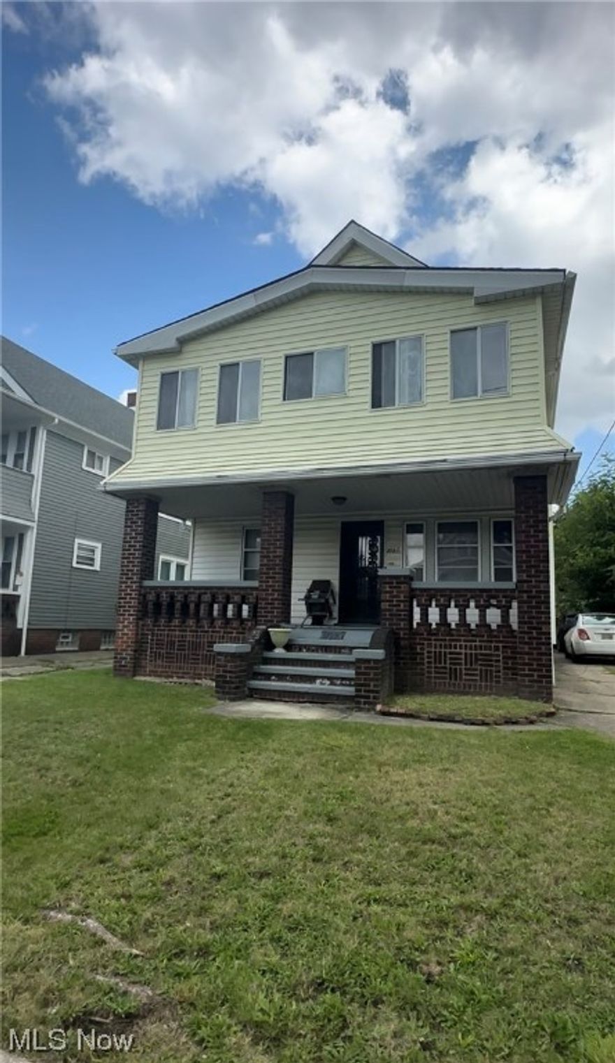 Welcome to this well maintained cash cow! Beautiful hardwood floors!! Nice siding! Clean and dry basement!! Many upgrades! cURRENTLY RENTED FOR $775 section 8 and $675 cash, both long term tenants! The most stress free investment on the market! Over 11% cap rate. Don't miss out on the opportunity to own this beautiful duplex!