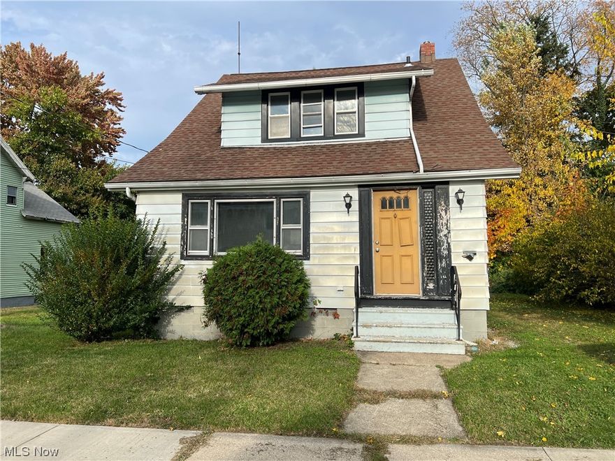 Welcome to 114 Morse Ave! This three bedroom, one bathroom colonial is looking for the right investor, contractor or handy homeowner to give this home the update it deserves. Hardwood floors throughout the home. Large, open living room and dining area. Upstairs are three good sized bedrooms and an oversized full bathroom. Full basement for plenty of storage. Garage pad in place ready for a new build.