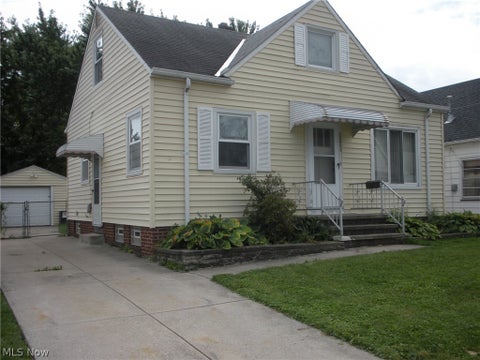 Homes For Sale - 12503 Carrington Avenue<br/> Cleveland, OH 44135