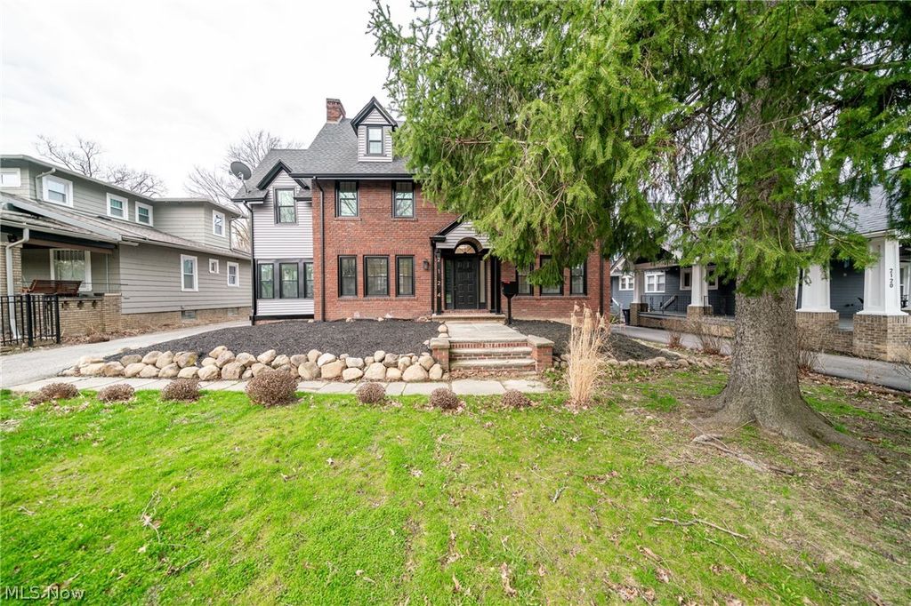 Photo of 2124 Lamberton Road, Cleveland Heights, OH 44118 (MLS # 5198657)