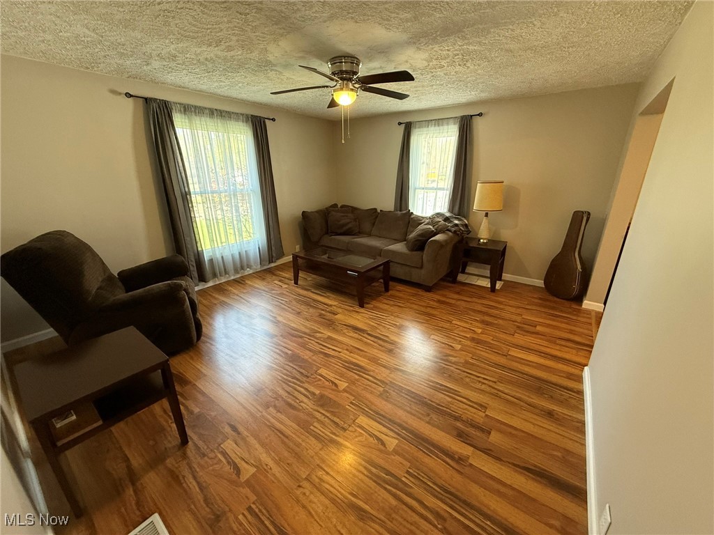 1519 N Wooster Avenue, Dover, Ohio image 4