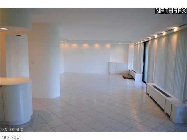 2 Bratenahl Place - Residential