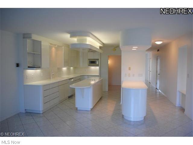 2 Bratenahl Place - Residential