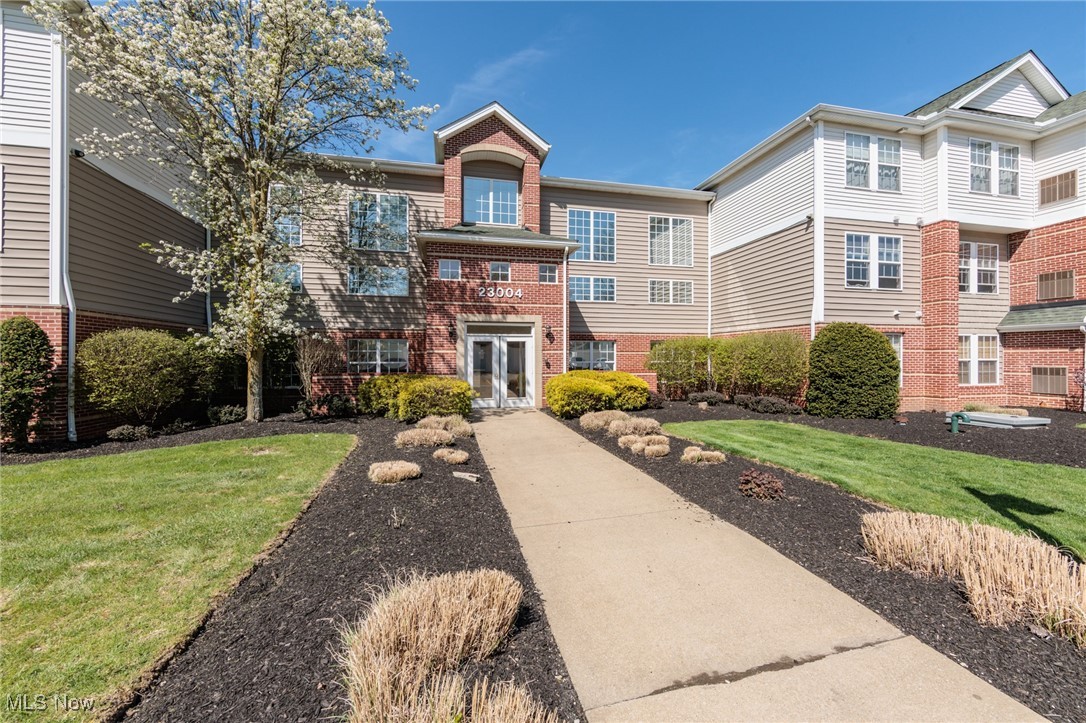 23004 Chandlers Lane #225, Olmsted Falls, Ohio image 1
