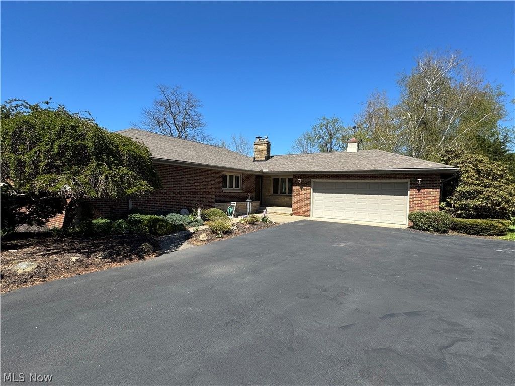 Photo of 1648 Highland Lane, Ashtabula, OH 44004 (MLS # 5202742)