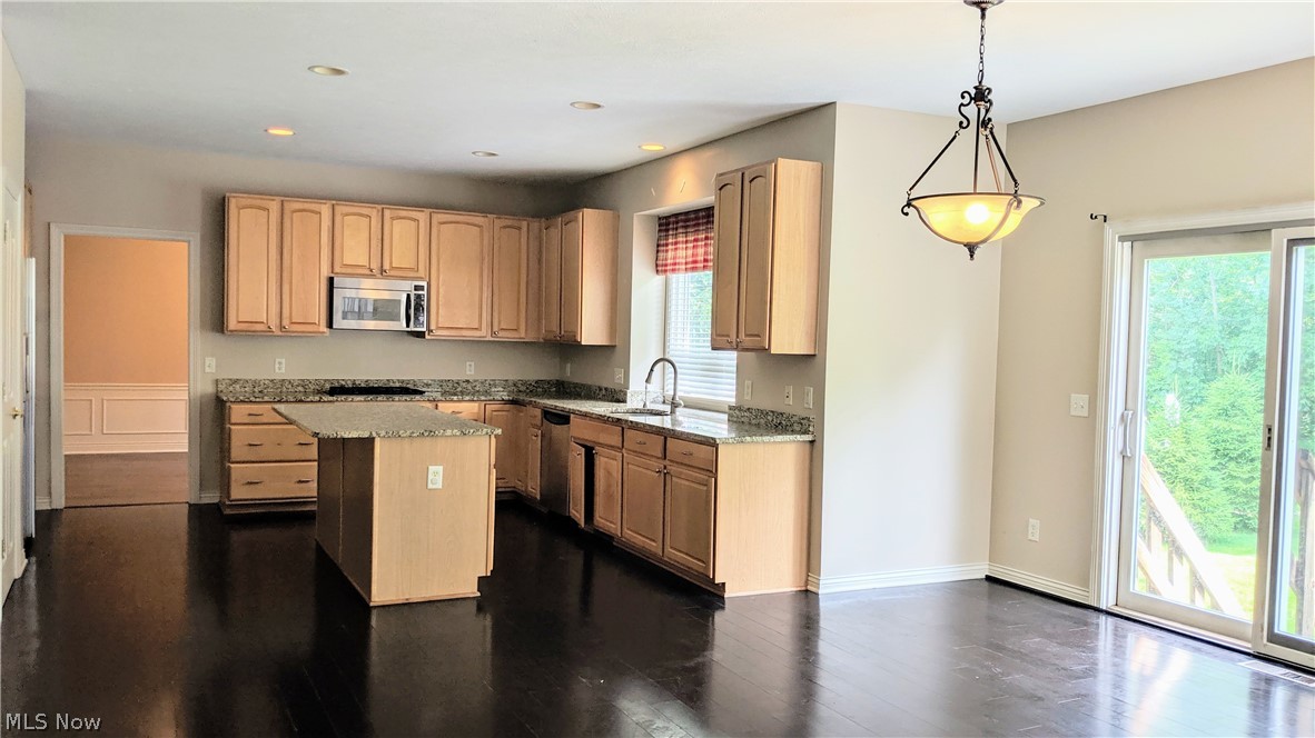 Wellesley Chase 01 04 - Residential Lease