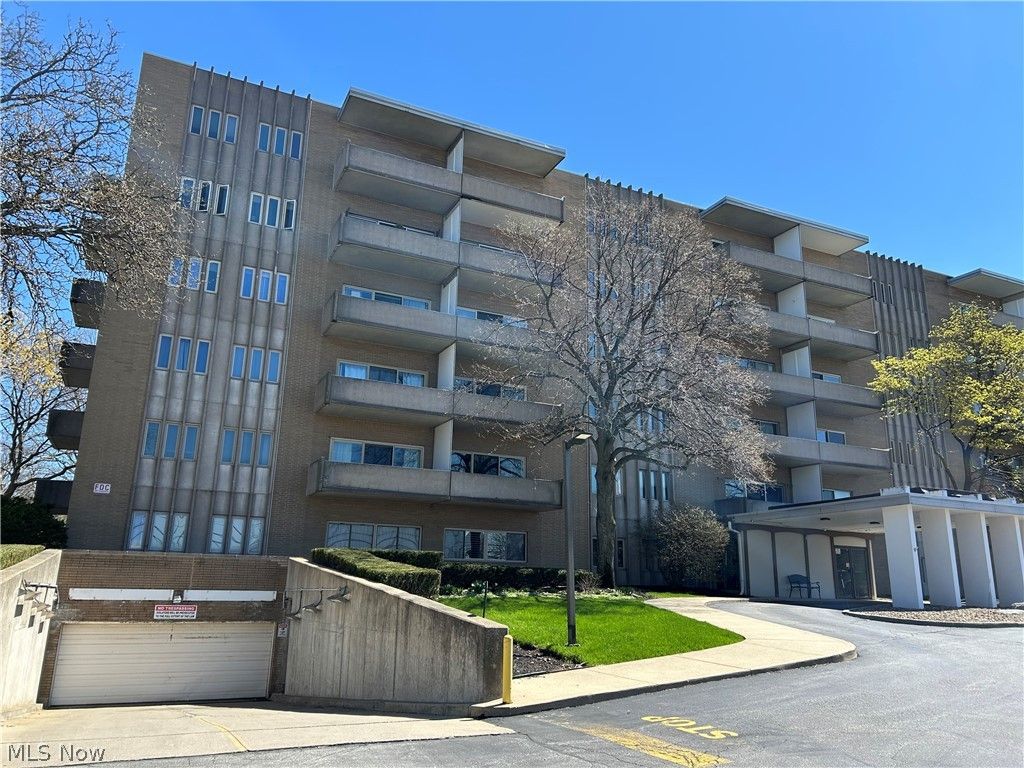 Photo of 3167 Linden Road #204, Rocky River, OH 44116 (MLS # 5200931)