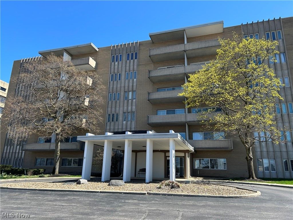Photo of 3167 Linden Road #204, Rocky River, OH 44116 (MLS # 5200931)