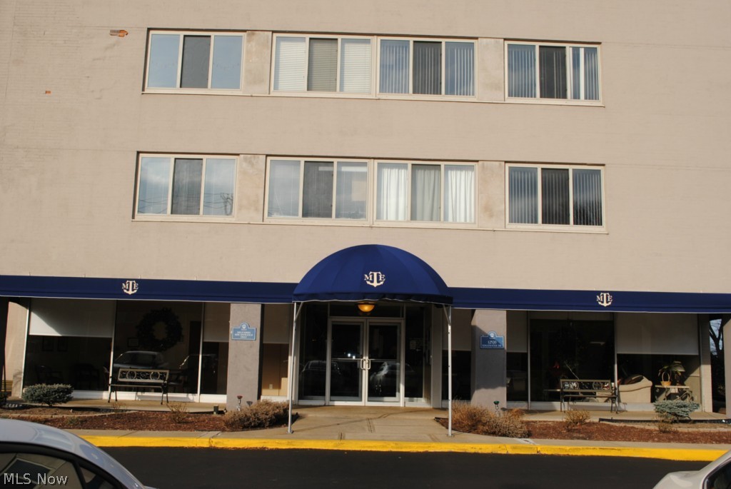 Marine Towers East - Residential