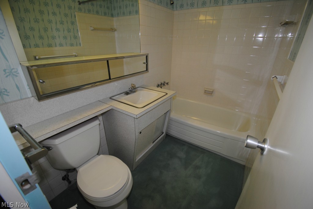 Marine Towers East - Residential