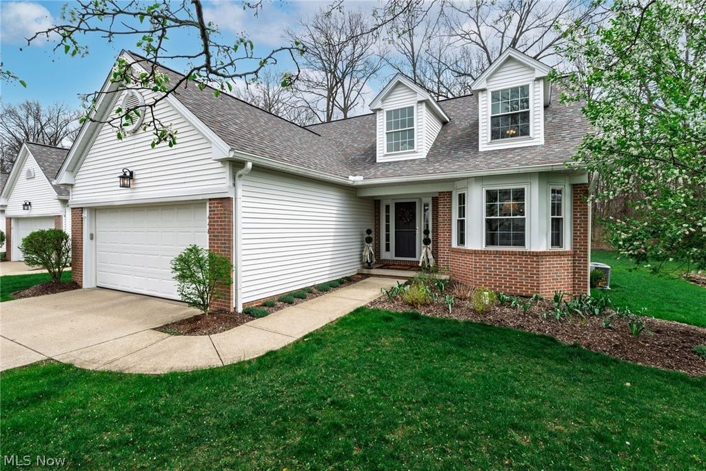 Photo of 448 E Reserve Drive, Cuyahoga Falls, OH 44223 (MLS # 5201518)