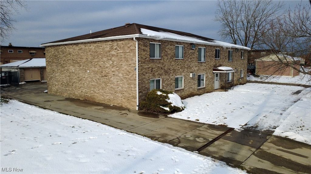 Photo of 5790 Lee Road, Maple Heights, OH 44137 (MLS # 5178059)