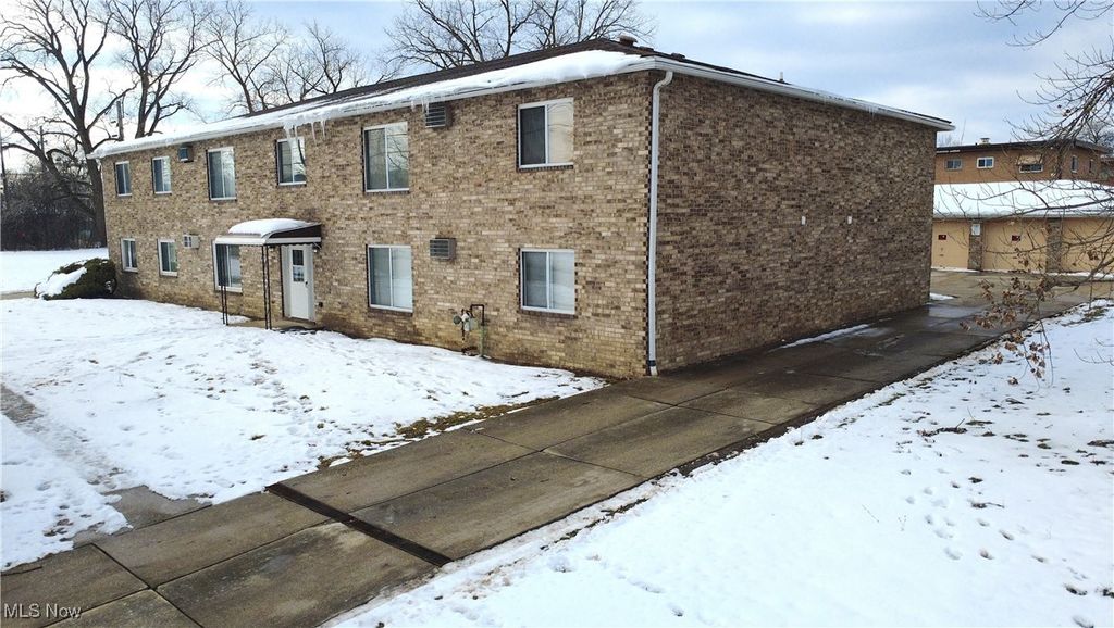 Photo of 5790 Lee Road, Maple Heights, OH 44137 (MLS # 5178059)