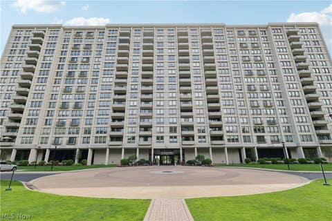 Photo for 1 Bratenahl Place 1010