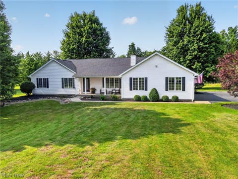 Homes For Sale - 13821 Chardon Windsor Road<br/> Geauga County, Chardon, OH 44024