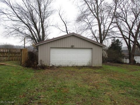 Tiny photo for 46201 Wyoming Avenue, East Liverpool, OH 43920 (MLS # 5178613)