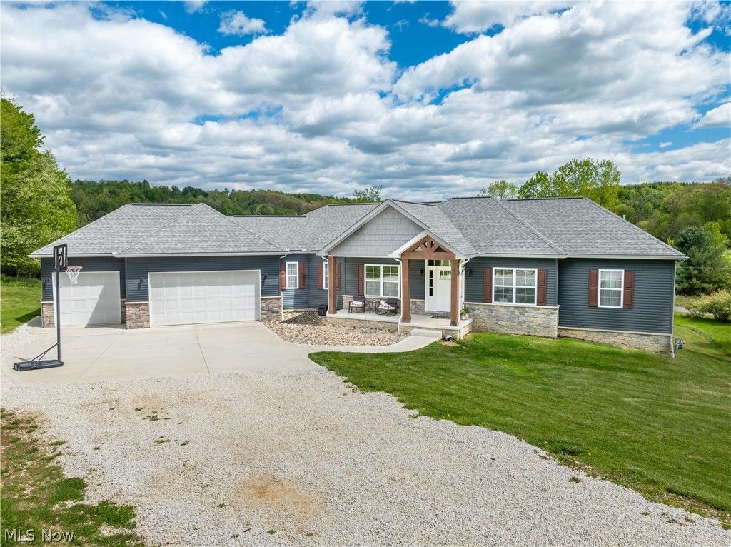 Photo of 5 Choctaw Trail, Malvern, OH 44644 (MLS # 5209182)