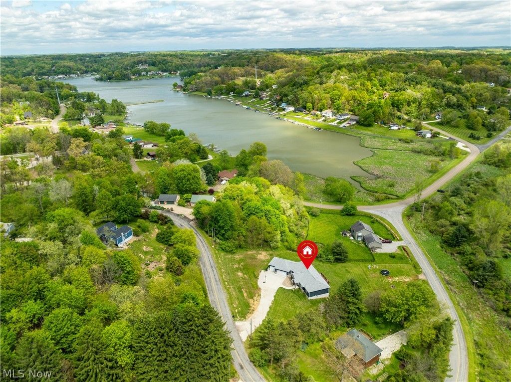 Photo of 5 Choctaw Trail, Malvern, OH 44644 (MLS # 5209182)
