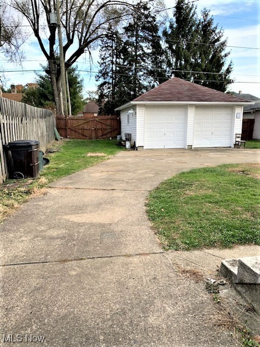 Photo of 2002 Dresden Road, Zanesville, OH 43701 (MLS # 5174686)