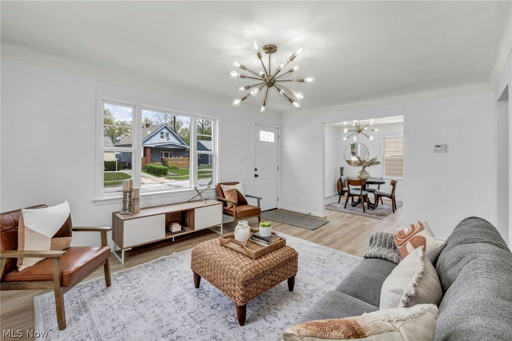 Photo of 16306 Clearview Avenue, Cleveland, OH 44128 (MLS # 5205819)