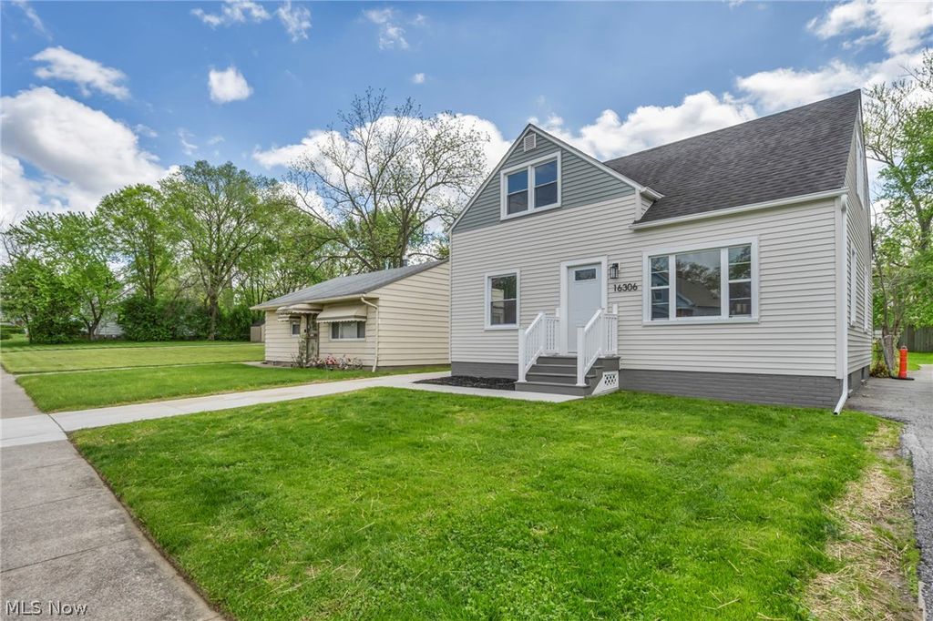 Photo of 16306 Clearview Avenue, Cleveland, OH 44128 (MLS # 5205819)