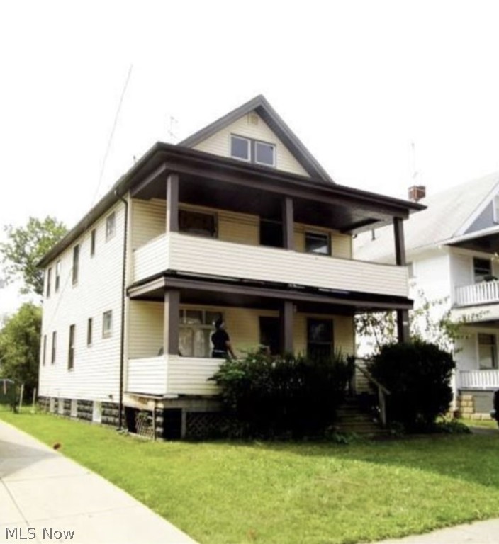 Two-story unit for rent on Cleveland's East Side with 3 bedrooms and 1 bathroom. The place has newer flooring, newer windows and doors, and fresh paint. The kitchen and bathroom are updated.