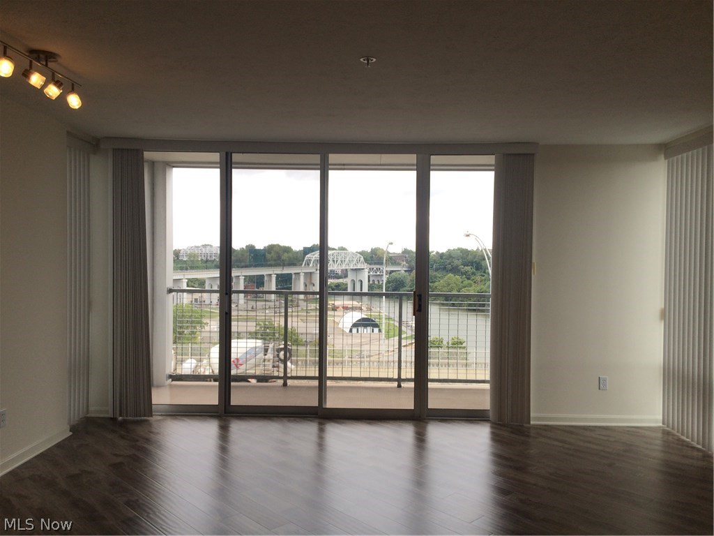 Stonebridge Condos - Residential