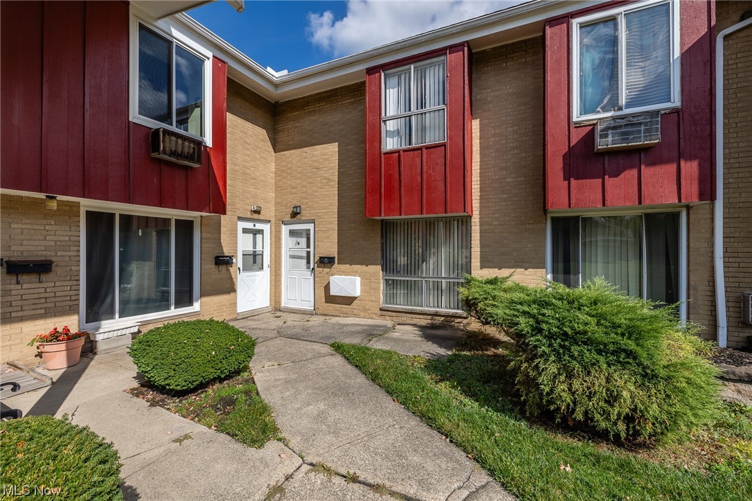 Colonial Park Condo - Residential