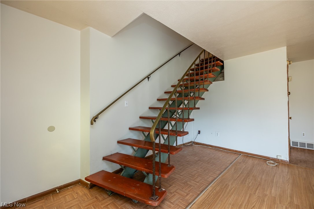 Colonial Park Condo - Residential