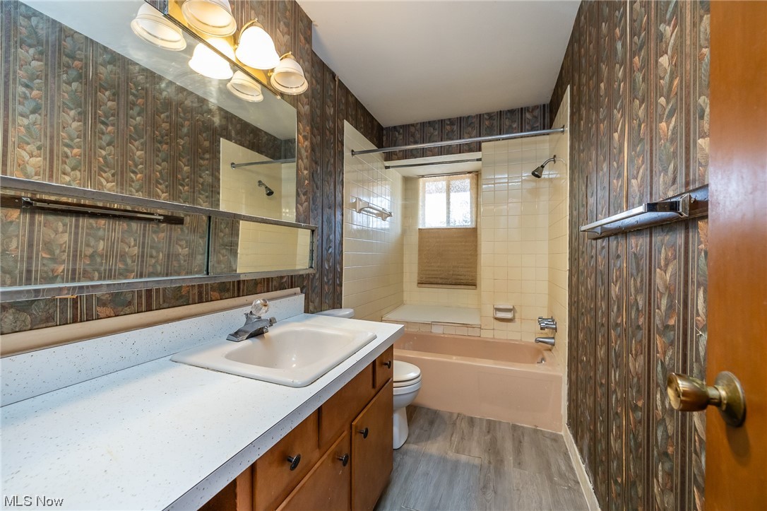 Colonial Park Condo - Residential