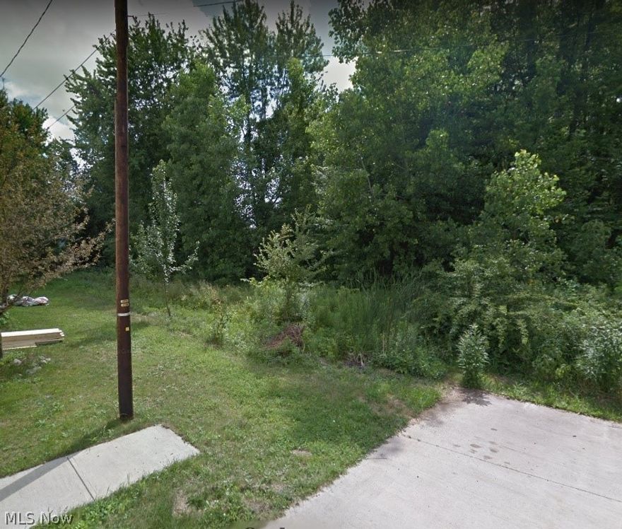 Look forward to building your dream home here!  Buildable lot on a dead end street.  Priced to Sell!!