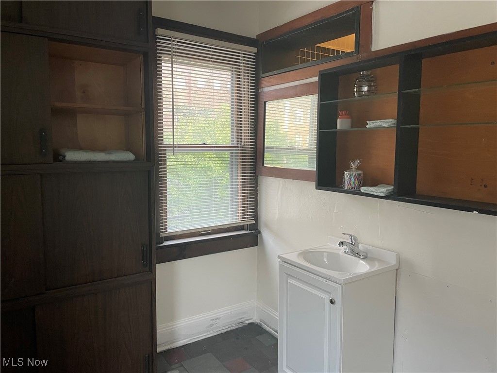 Cleveland Heights, Ohio 44106, United States, 3 Bedrooms Bedrooms, ,2 BathroomsBathrooms,Residential,Active,18682