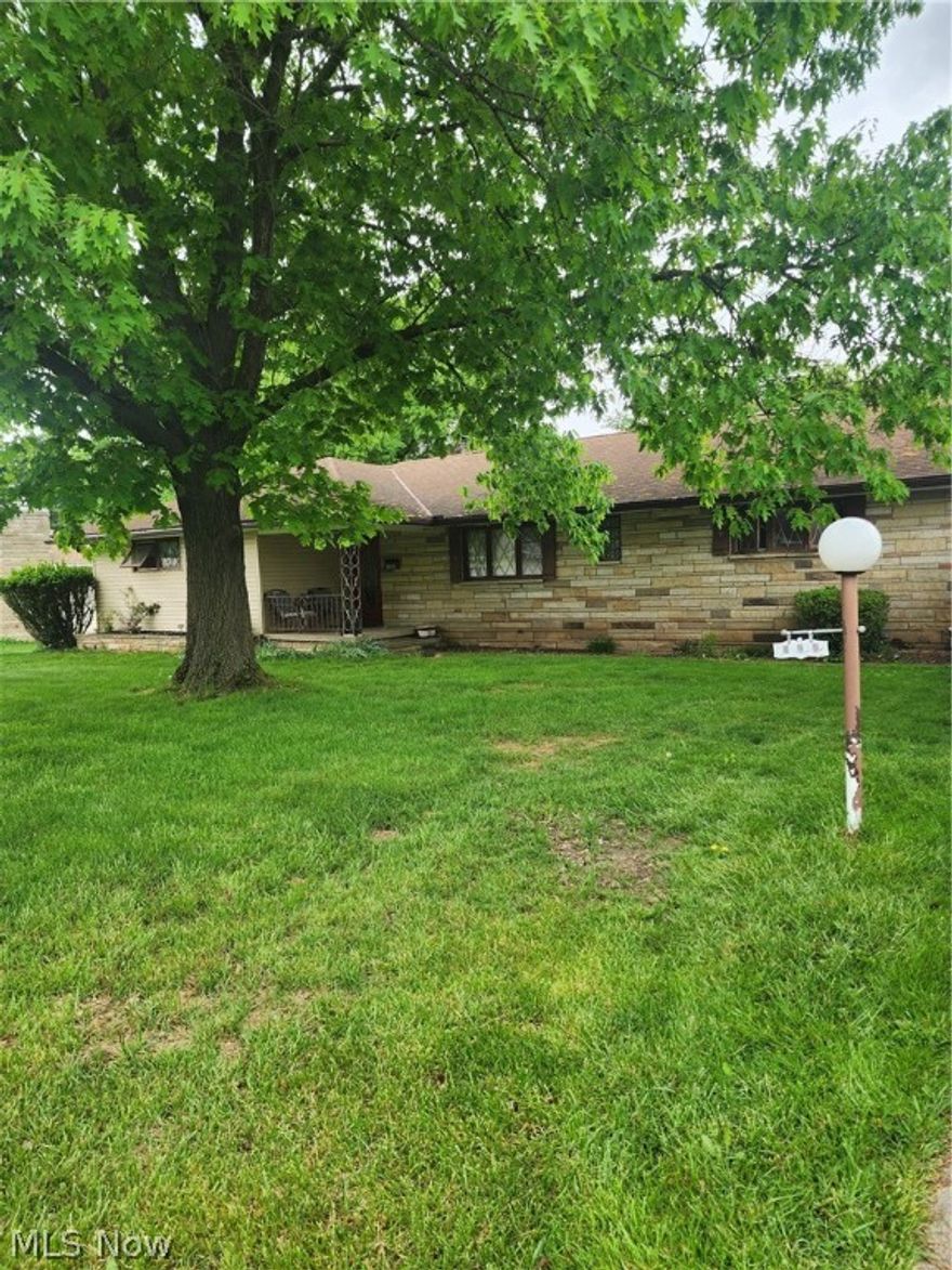 3 Bed,3 bath Home in a well established neighborhood with mature trees and charming yard. This property is perfect for outdoor entertaining! Transforming this home with your creative touches can be an exciting endeavor!
Having a full basement and bar area adds even more opportunity for personalization and entertaining!
So much potential! Call today for your pruvate tour!