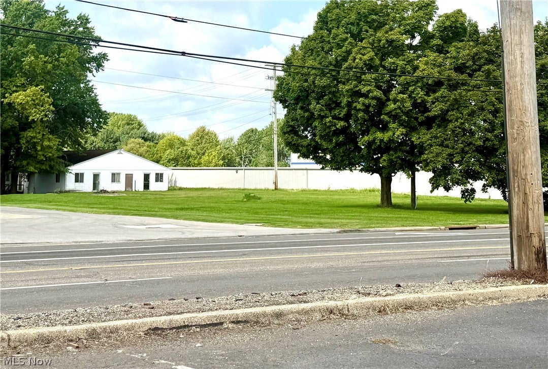 820 Youngstown Warren Road