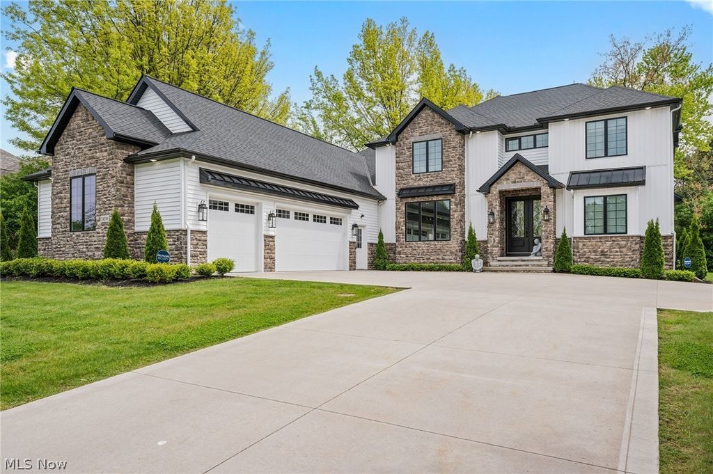 Photo of 24210 Deptford Drive, Beachwood, OH 44122 (MLS # 5210480)