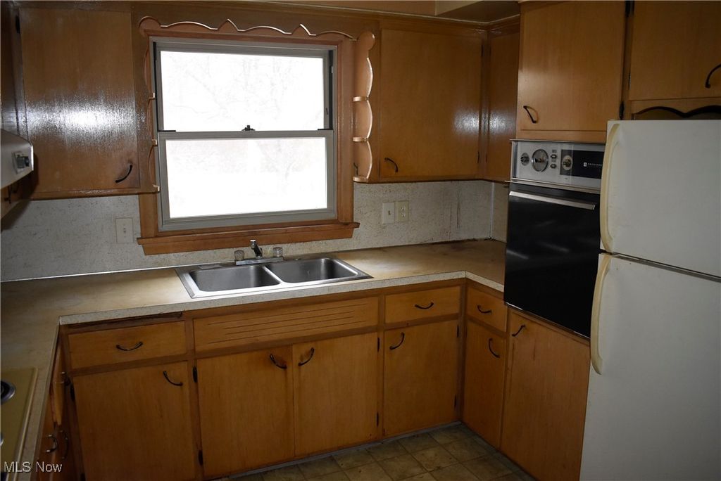 Photo of 1649 Lancaster Drive, Youngstown, OH 44511 (MLS # 5178910)