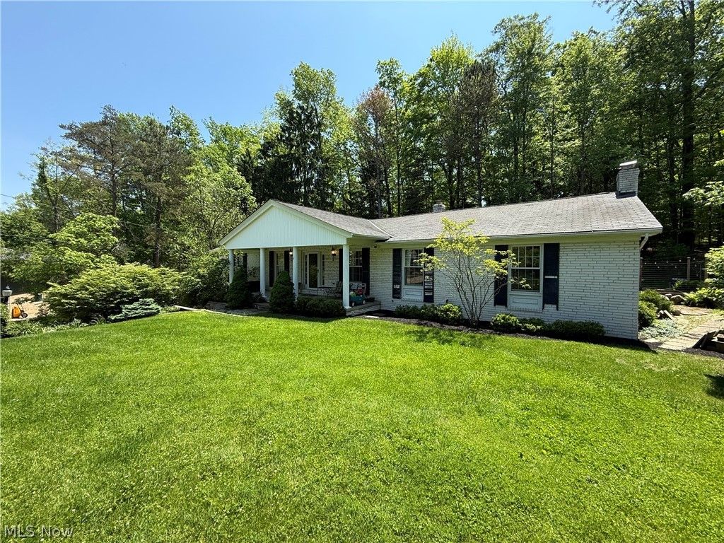 Photo of 6803 cranbrook DR, Brecksville, OH 44141 (MLS # 5211441)