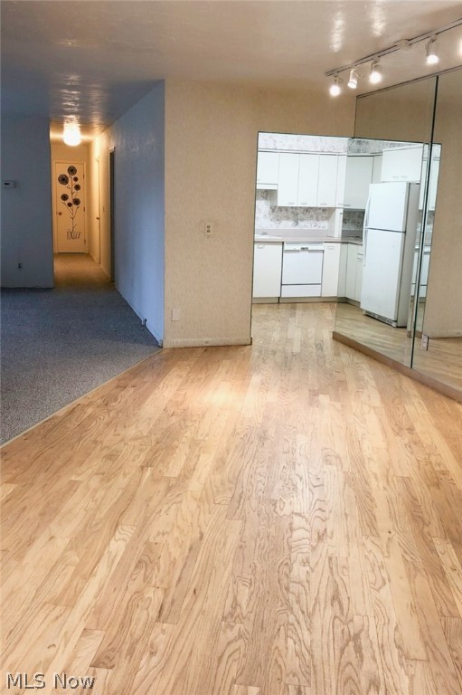 Acacia/Green Condo - Residential