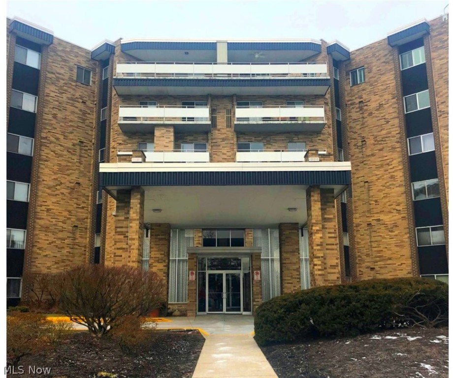 Acacia/Green Condo - Residential