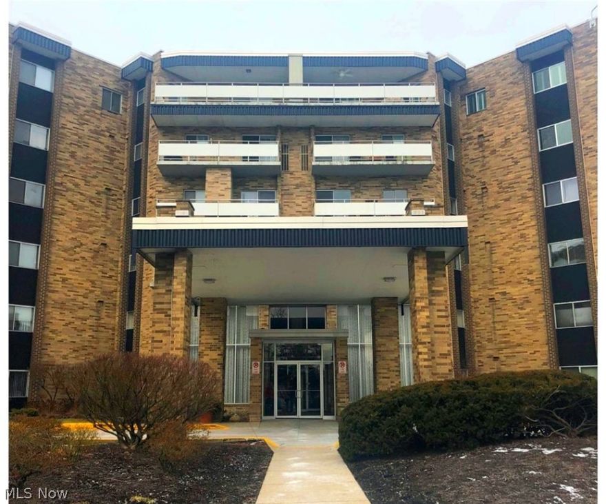 A spacious first floor 3 bedroom condo in the prestigious Acacia on the Green. Beautiful hard wood floors and mirrored walls lead through the dining room into the kitchen. Next to the dining room, there is a large living area with doors leading to the outside and a scenic patio.  This home is complete with a large master bedroom and private master bath. Acacia on the Green is regarded as one of east-side Cleveland's most valued residential condominium communities. Acacia's gatehouse is staffed 24/7 and the buildings are equipped with state-of-the-art security systems. Amenities include, underground heated garage, outdoor heated pool with sun deck and patio, two tennis courts, fitness center, two guest suites, large storage lockers, car washing service, full van service to area shopping, and a wonderful club room. Located near the area's finest shopping, dining, arts, recreation, with easy access to I-271 and close to Beachwood Place, this home is in a great location.