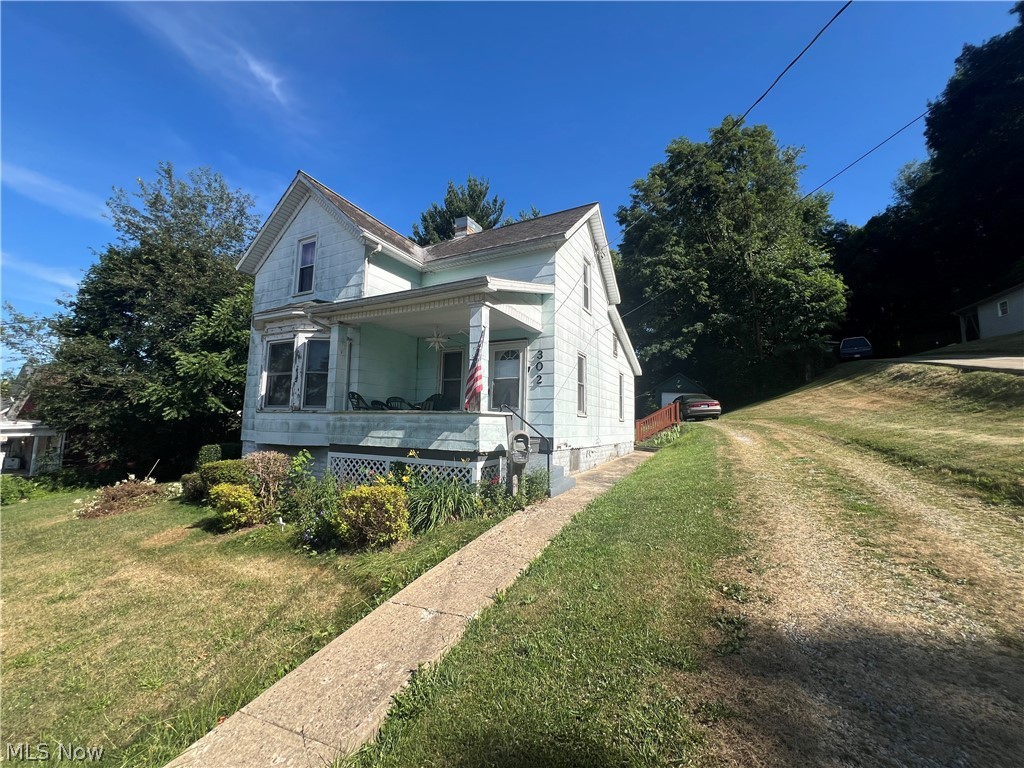 302 E High Street, Uhrichsville, Ohio image 2